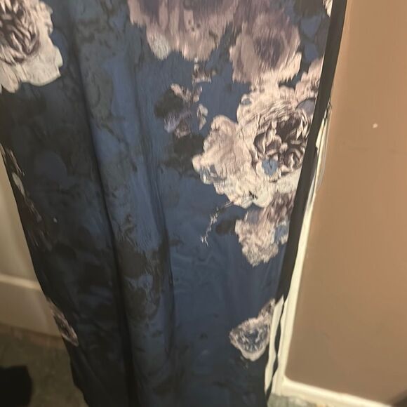 Simply vera Vera   wang Floral Black and Blue Dress with defects nwt pictured - Picture 3 of 9